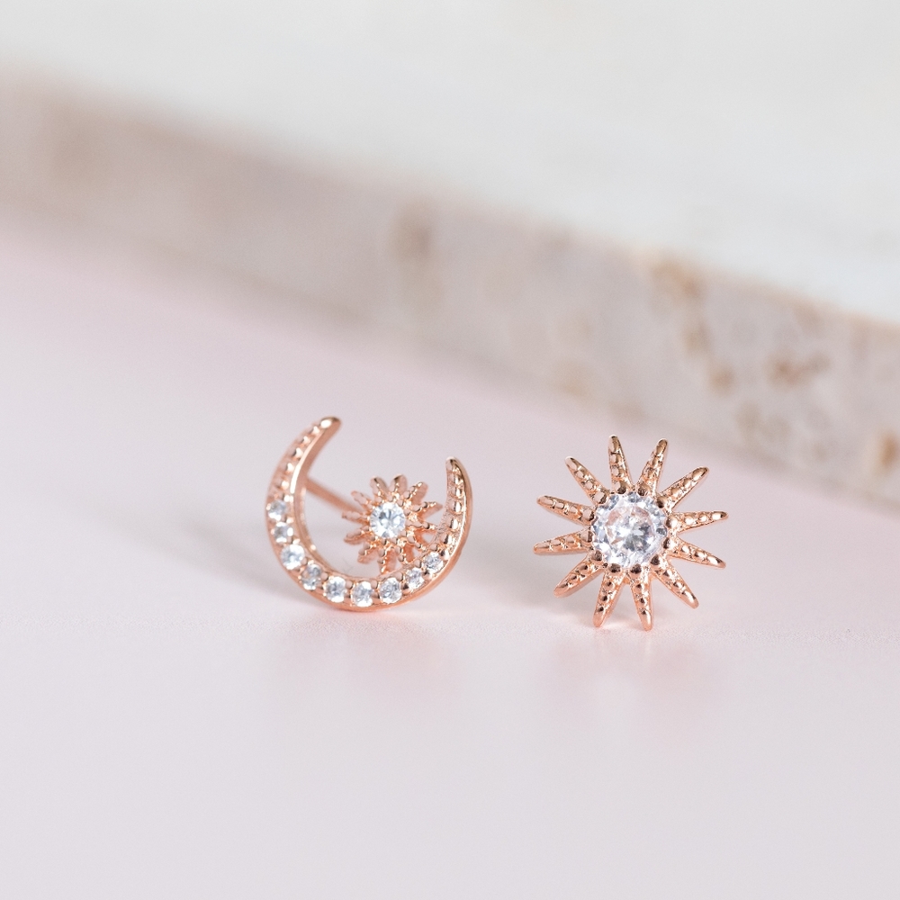 Moon & Star Earrings - Picture 4 of 9